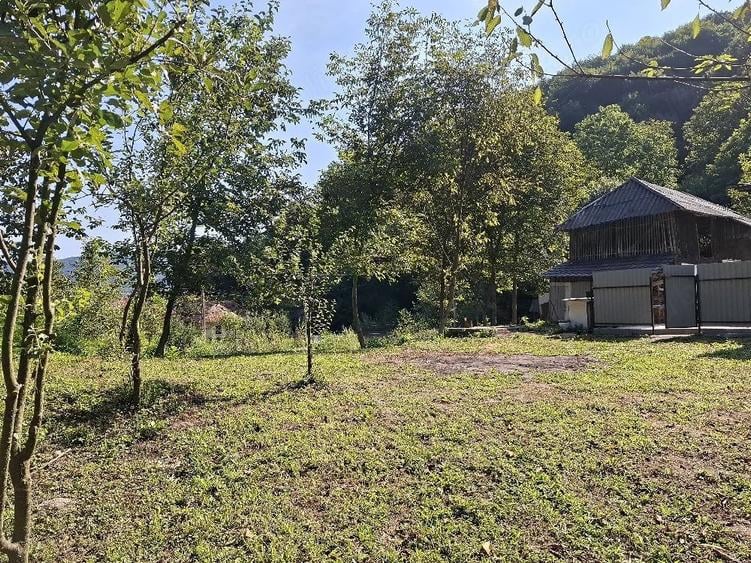 Casă cu 3 camere cu Teren 1878 Mp în Central