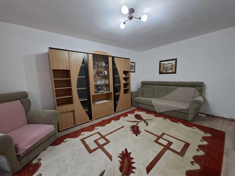 Apartament cu 2 camere decomandat în Piața Centrală