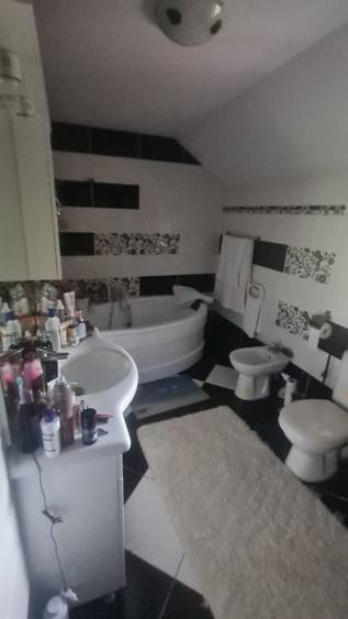 Casă individuală cu 4 camere cu Canalizare în Valea Lupului