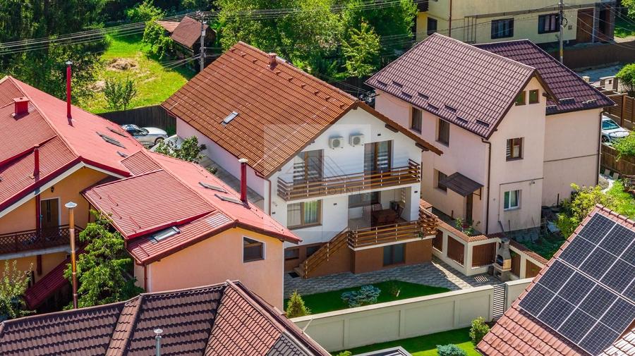 Casă individuală cu 5 camere cu Canalizare în Noua