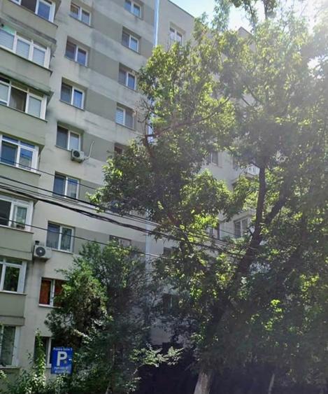 Apartament cu 3 camere decomandat în Dristor