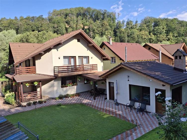 Casă cu 5 camere cu Teren 700 Mp în Timișu de Jos