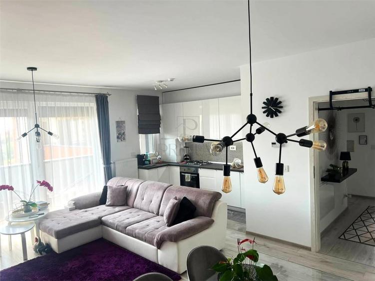Apartament cu 3 camere decomandat în Aradului