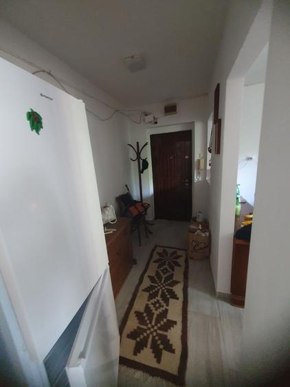 Apartament cu 4 camere semidecomandat în Săsar