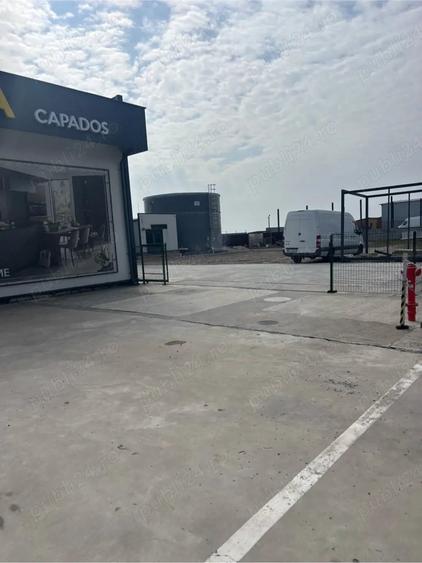 Spațiu comercial, de 780 mp, în Periferie