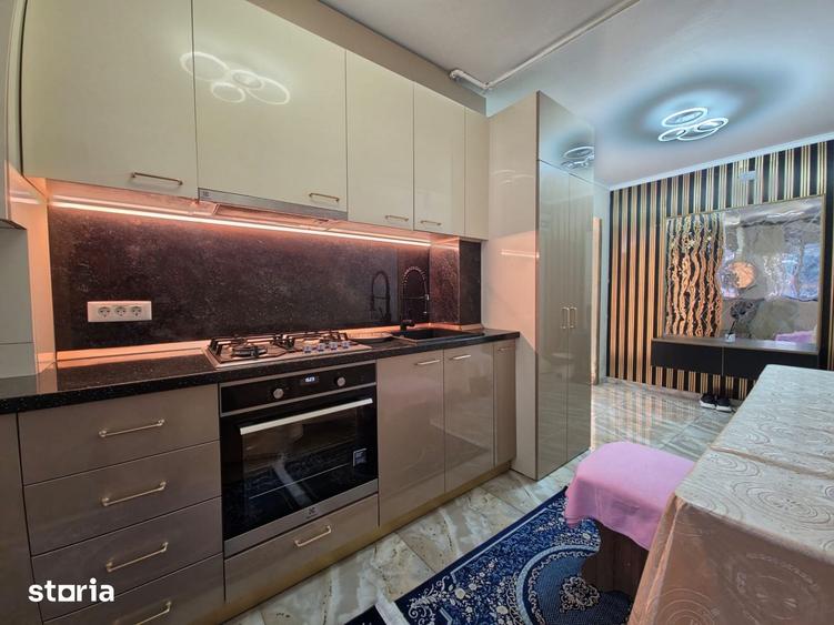Apartament cu 4 camere semidecomandat în Tomis Nord