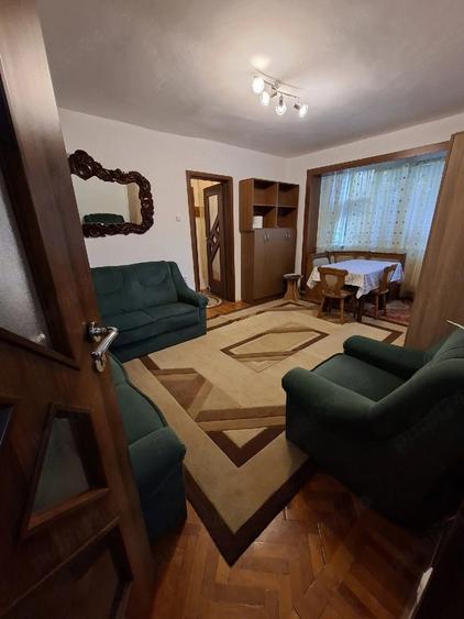 Apartament cu 3 camere semidecomandat în Spitalul Județean