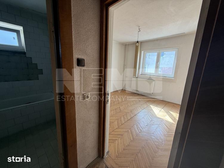 Apartament cu 4 camere decomandat în Central