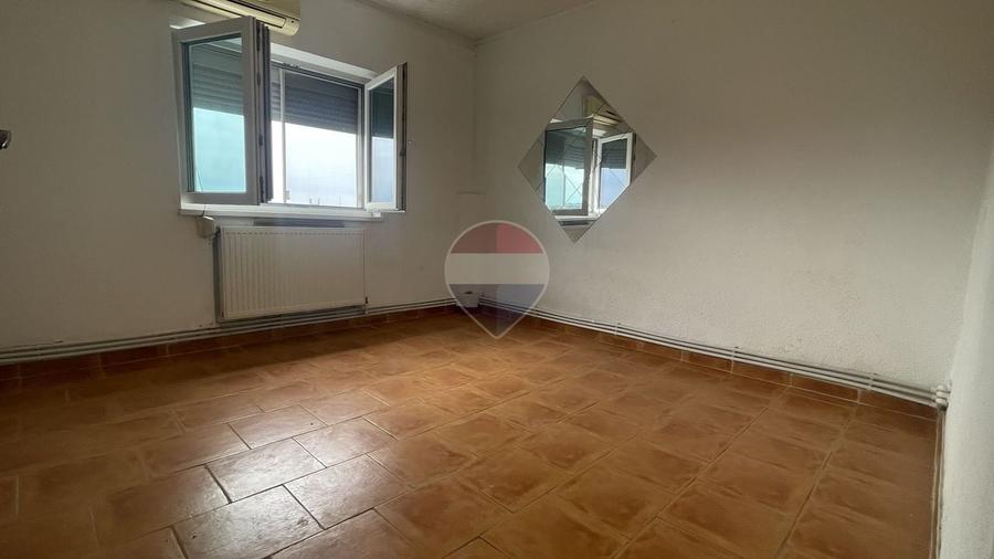 Apartament cu 3 camere decomandat în Berceni