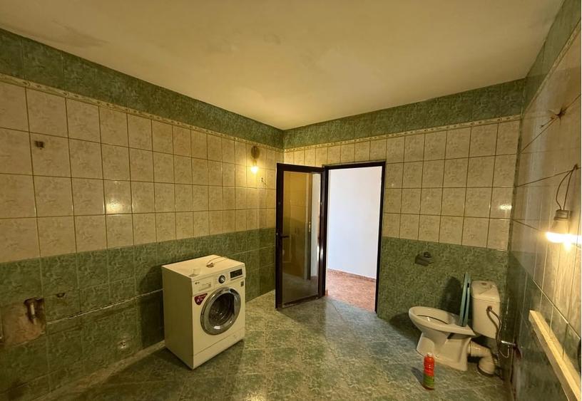 Casă individuală cu 5 camere cu Canalizare în Rahova