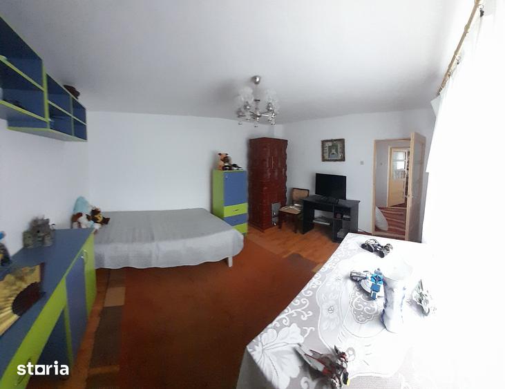 Casă cu 6 camere cu Teren 1760 Mp în Măldăeni