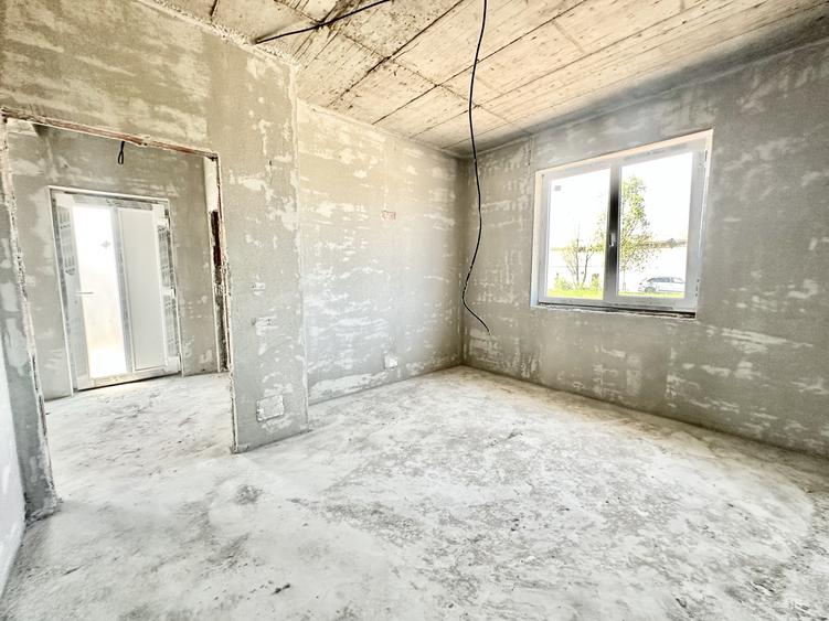 Duplex cu 3 camere cu Canalizare în Albina