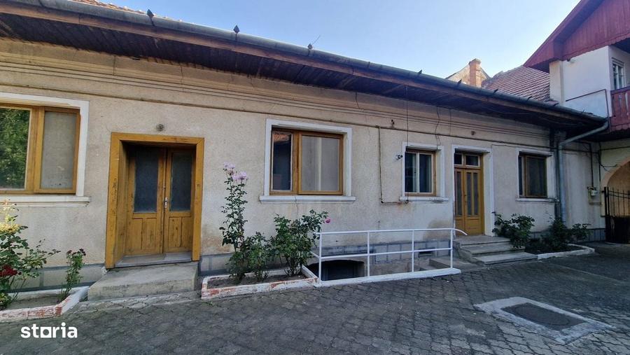 Casă cu 4 camere în Central