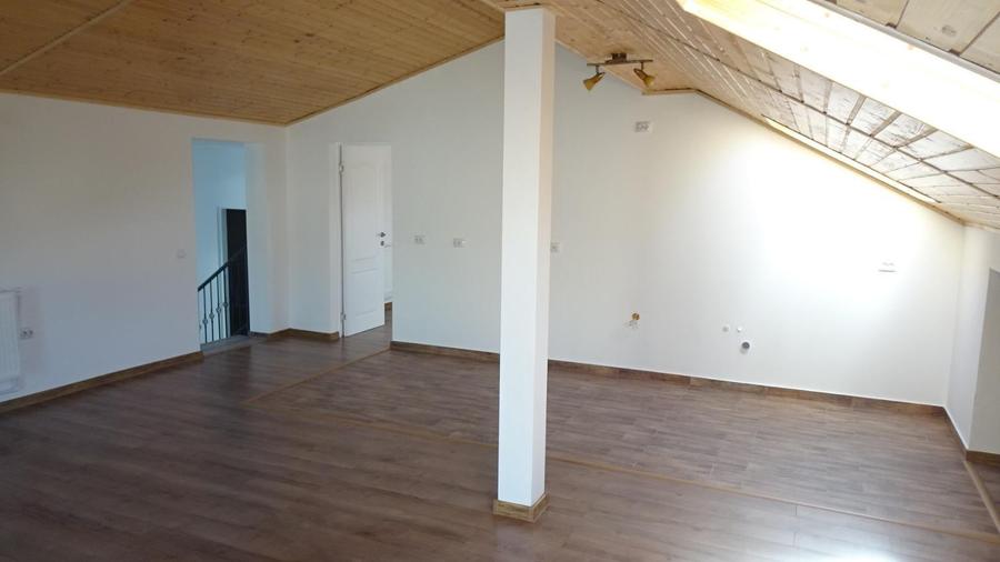 Duplex cu 3 camere cu Canalizare în Ultracentral