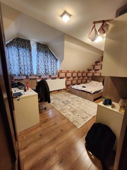 Casă individuală cu 6 camere cu Canalizare în Luna de Sus