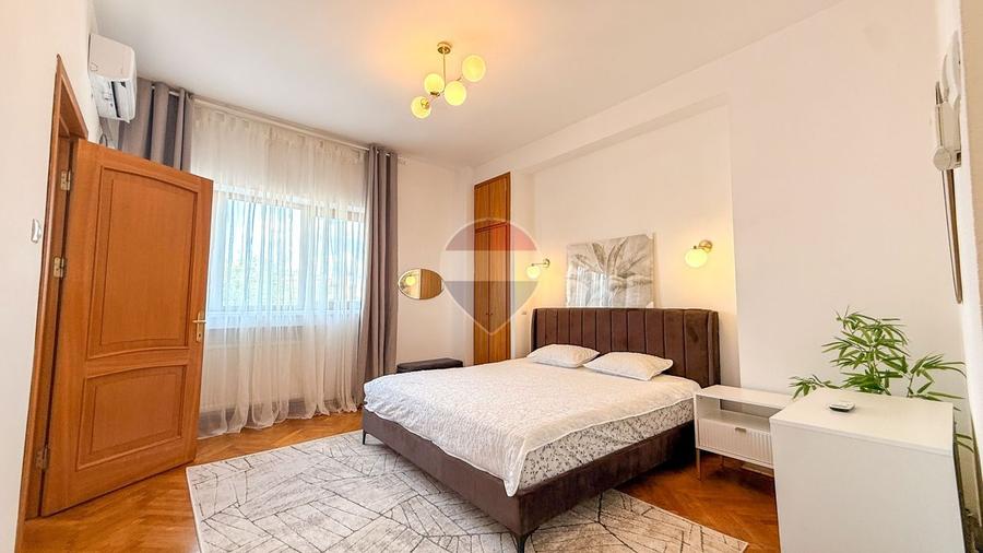 Apartament cu 3 camere decomandat, mobilat în Universitate