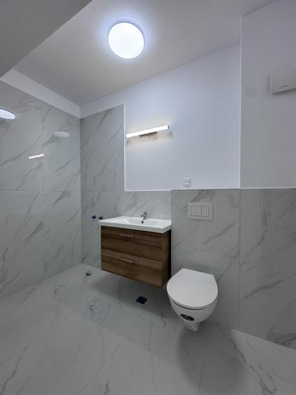Apartament cu 3 camere semidecomandat în Florești