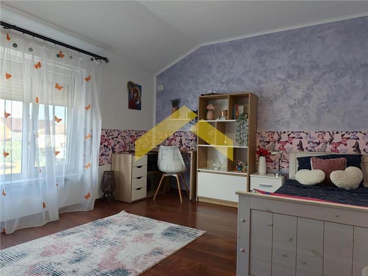 Casă cu 4 camere cu Canalizare în Vladimirescu