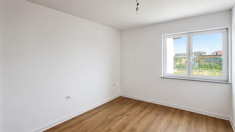 Duplex cu 3 camere cu Canalizare în Moșnița Nouă