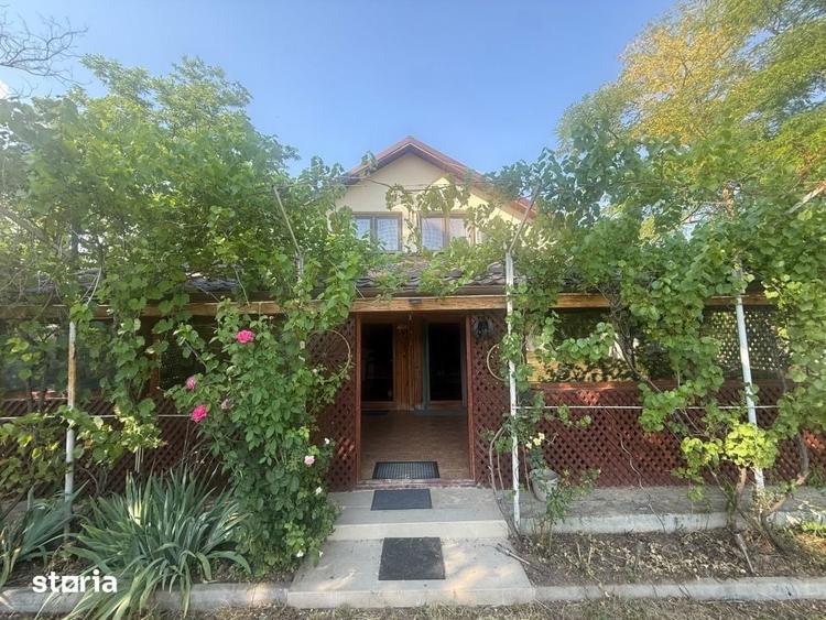 Casă cu 5 camere cu Teren 2000 Mp în Valea Argovei