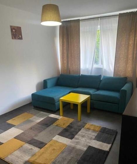 Apartament cu 3 camere semidecomandat în Iancului
