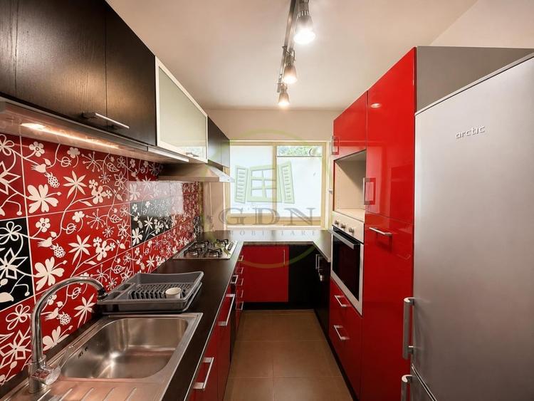 Apartament cu 2 camere semidecomandat, mobilat în Pajura