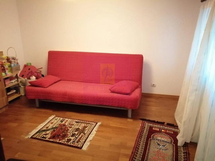 Apartament cu 3 camere semidecomandat în Central