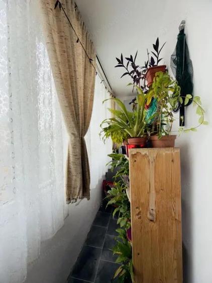 Apartament cu 3 camere semidecomandat în Girocului