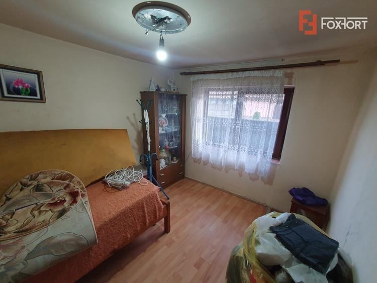 Casă individuală cu 6 camere cu Teren 1200 Mp în Gătaia