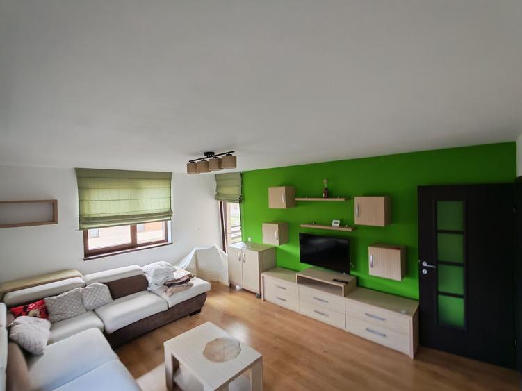 Apartament cu 3 camere decomandat în Tractorul