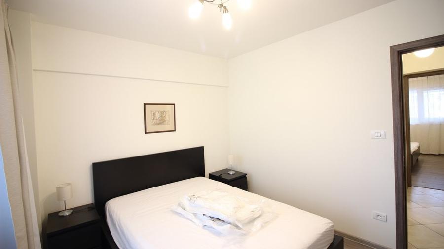 Apartament cu 3 camere decomandat în P-ța Romană