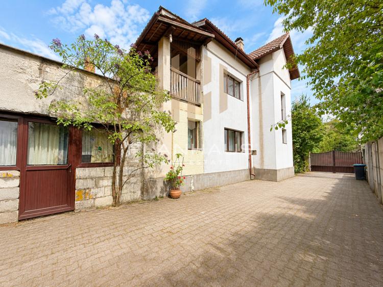 Casă cu 5 camere cu Canalizare în Central