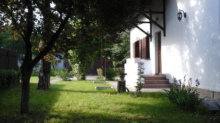 Casă cu Teren 1200 Mp în Central