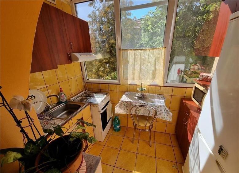 Apartament cu 3 camere decomandat, mobilat în Aeroport