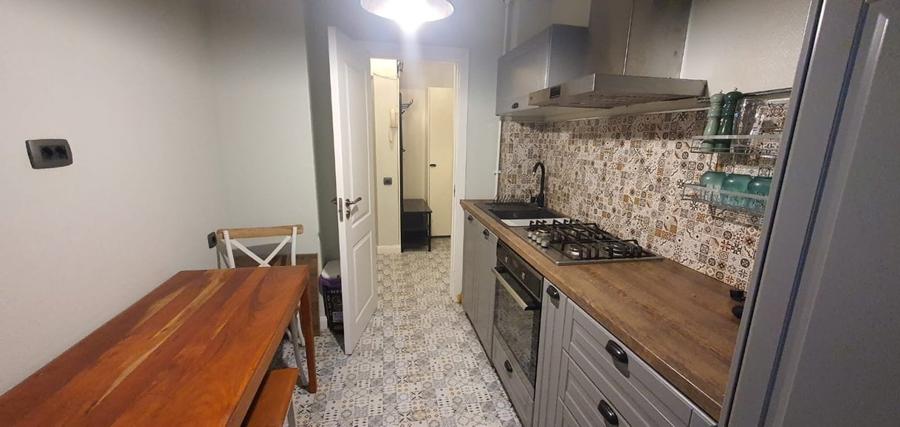 Apartament cu 3 camere semidecomandat, mobilat în Tomis I
