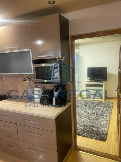 Apartament cu 3 camere decomandat, mobilat în Decebal