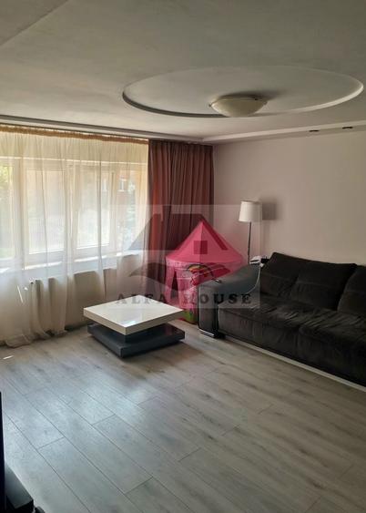 Apartament cu 3 camere decomandat, mobilat în Răcădău