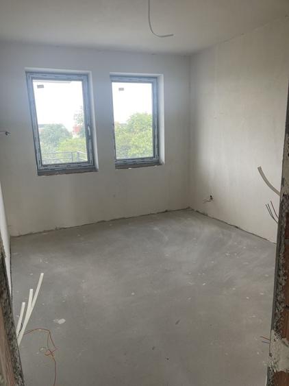 Apartament cu 3 camere semidecomandat în Dara