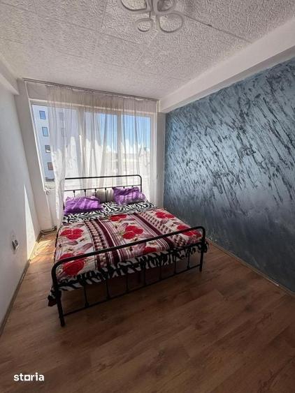 Apartament cu 3 camere semidecomandat în Democrației