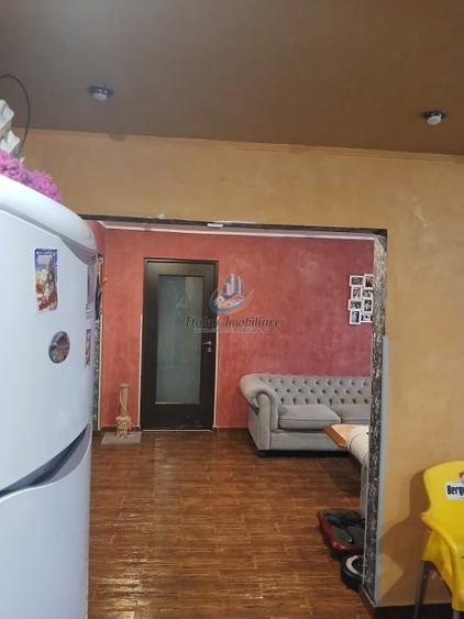 Apartament cu 4 camere decomandat în Periferie