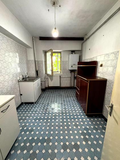 Apartament cu 3 camere decomandat în Podul de Fier