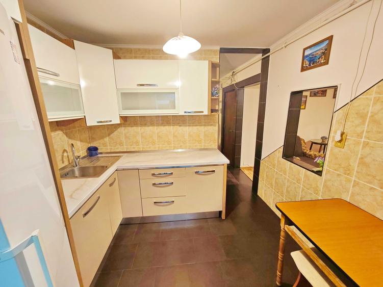Apartament cu 3 camere decomandat în Oancea