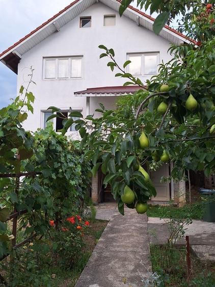 Casă cu 4 camere în Bejan