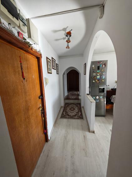 Apartament cu 3 camere decomandat în Dacia