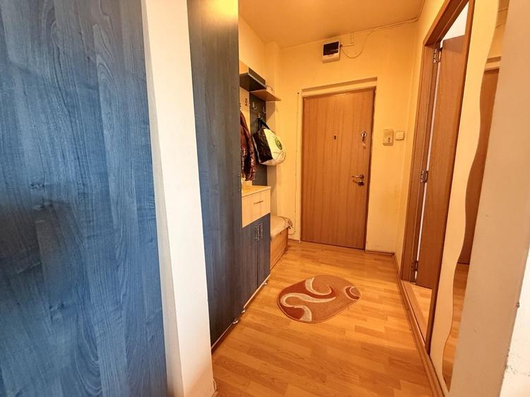 Apartament cu 2 camere semidecomandat, mobilat în Torontalului