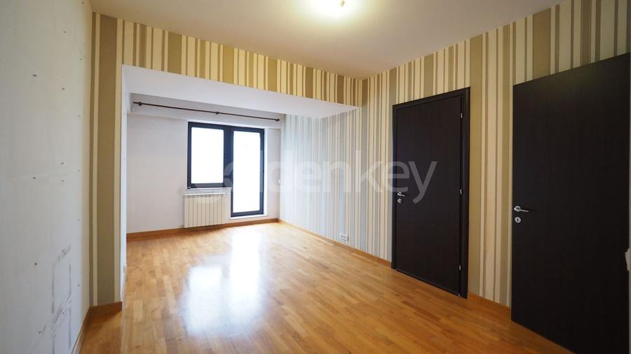 Apartament cu 3 camere semidecomandat în Herăstrău