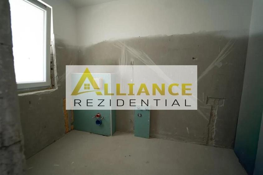 Penthouse cu 3 camere decomandat în Central