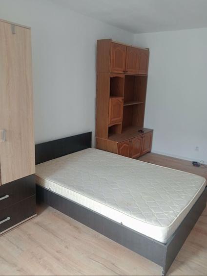 Apartament cu 4 camere decomandat în Mărăști