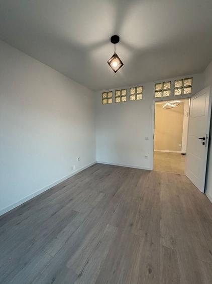 Apartament cu 3 camere semidecomandat în Florești