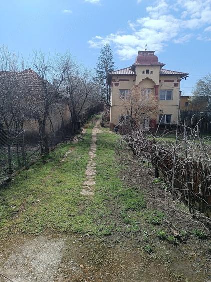 Casă cu 4 camere cu Teren 2000 Mp în Grădinile